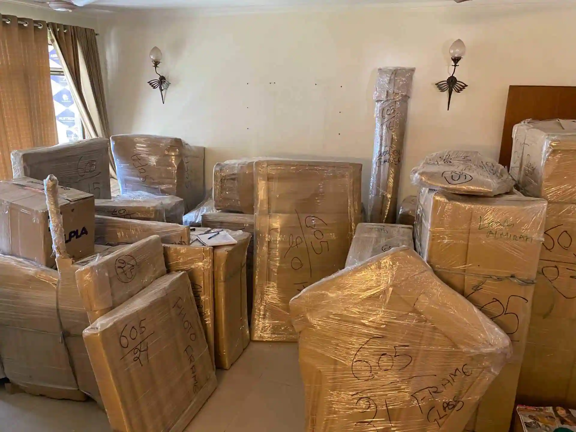 Professional packing and unpacking service Dubai - Al Majlis Movers
